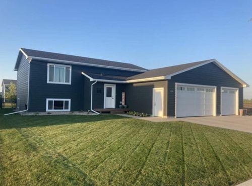 1215 Ne 32nd Avenue, ABERDEEN, SD, 57401 | Card Image