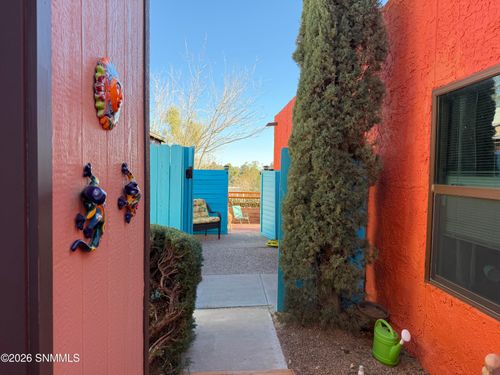 3050 Executive Hills Rd, Las Cruces, NM, 88011-4718 | Card Image