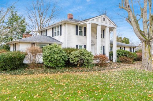 9056 Jacksontown Rd Se, Jacksontown, OH, 43030-7528 | Card Image