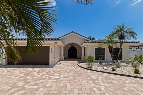 565 Crystal Dr, Madeira Beach, FL, 33708-2364 | Card Image