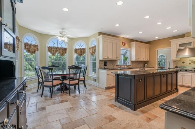 4 Hook Mountain Dr, House other with 5 bedrooms, 4 bathrooms and null parking in Annandale NJ | Image 18