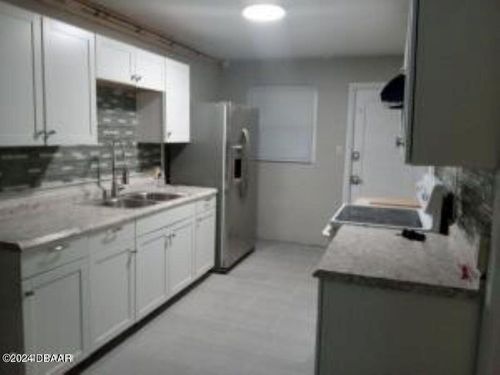 528 Park Dr, Daytona Beach, FL, 32114-5252 | Card Image