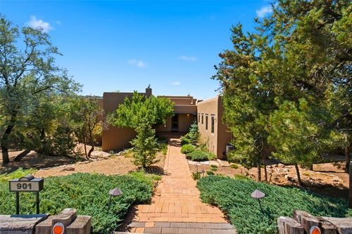 901 Allahna Way, Santa Fe, NM, 87501-7068 | Card Image
