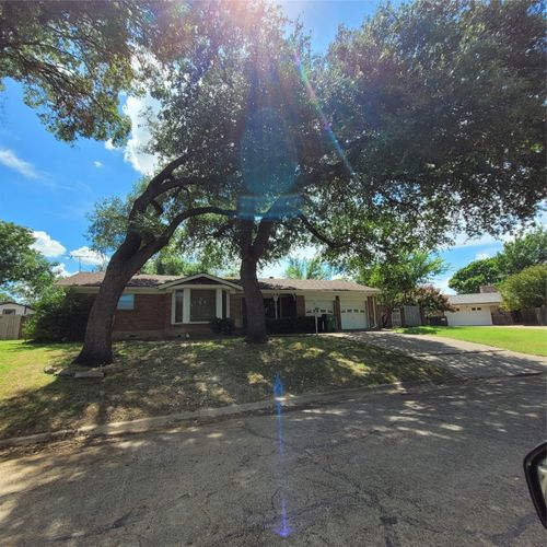 4629 Biscayne Dr, Haltom City, TX, 76117-2129 | Card Image