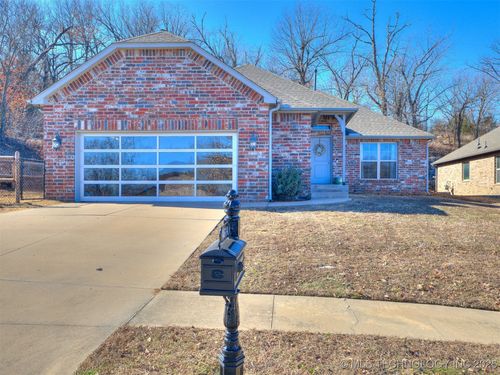4614 Linwood Dr, Sand Springs, OK, 74063-3117 | Card Image