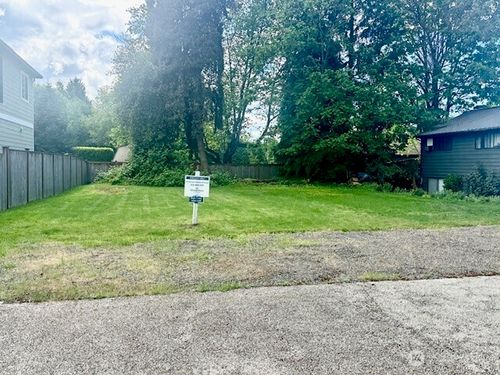 648 W Columbia St, Monroe, WA, 98272-1211 | Card Image
