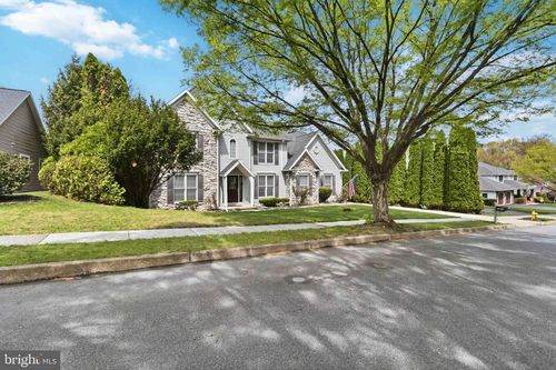 1221 Jill Dr, Hummelstown, PA, 17036-9022 | Card Image