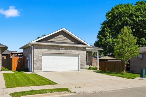 645 Davidson Ave S, Listowel, ON, N4W0G7 | Card Image