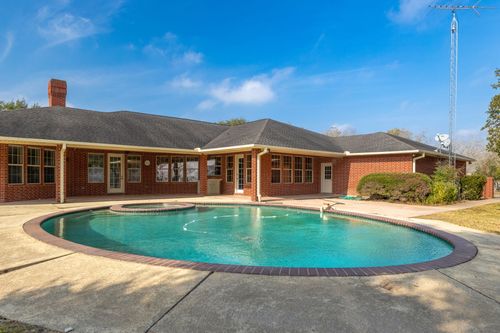 803 S Converse St, Flatonia, TX, 78941-2666 | Card Image