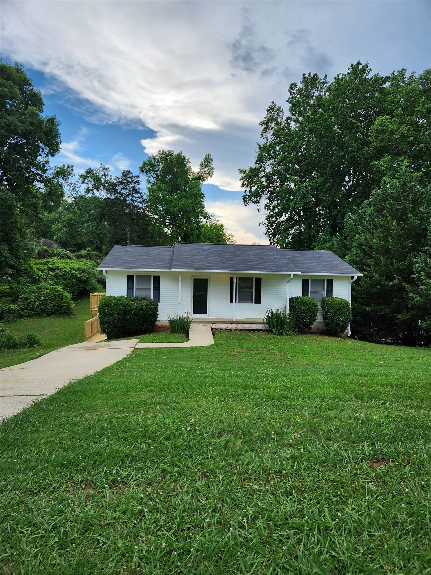Lakeshore Dr, Gaffney, SC 29341