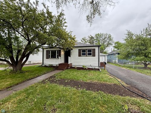 612 16th St N, Moorhead, MN, 56560-2109 | Card Image