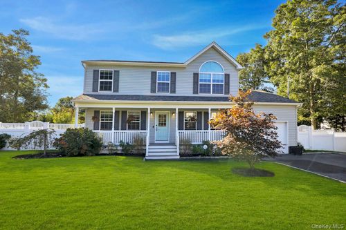 32 Delamere St, Huntington, NY, 11743-5508 | Card Image