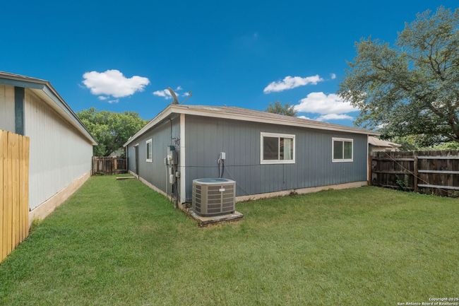 8147 Easy Meadow Dr, House other with 3 bedrooms, 2 bathrooms and null parking in Converse TX | Image 20