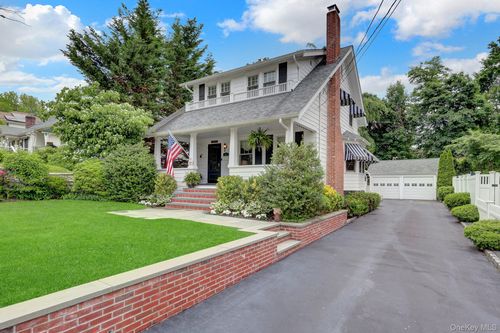 56 Oakland St, Huntington, NY, 11743-3513 | Card Image