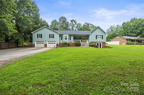 601 Elmwood Cir, Dallas, NC, 28034-8566 | Card Image