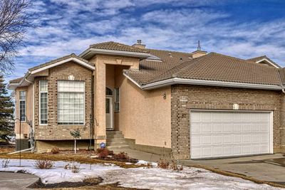 82 Hamptons Bay Nw, Home with 2 bedrooms, 2 bathrooms and 4 parking in Calgary AB | Image 2