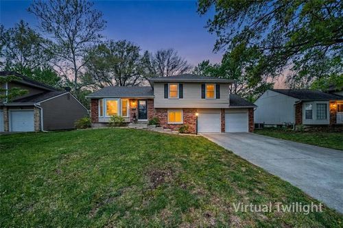 9718 Antioch Rd, Overland Park, KS, 66212-4027 | Card Image