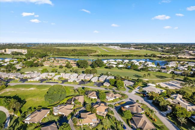 102 Villa Cir, Condo with 2 bedrooms, 2 bathrooms and null parking in Atlantis FL | Image 37