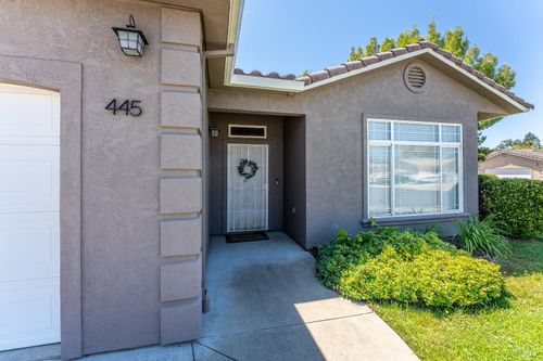 445 Briarwood Dr, Ukiah, CA, 95482-8749 | Card Image