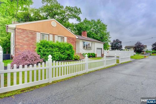76 Central Ln, Secaucus, NJ, 07094-4245 | Card Image