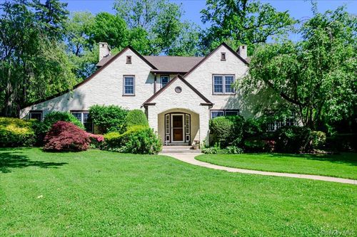 11 Myrtle Dr, Great Neck, NY, 11021-1807 | Card Image