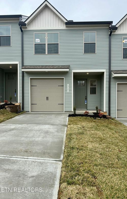 1721 Bennett Village Dr, Maryville, TN, 37804-2100 | Card Image