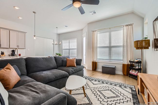 UNIT-40 - 5843 Whitby Rd, House other with 3 bedrooms, 4 bathrooms and null parking in San Antonio TX | Image 5