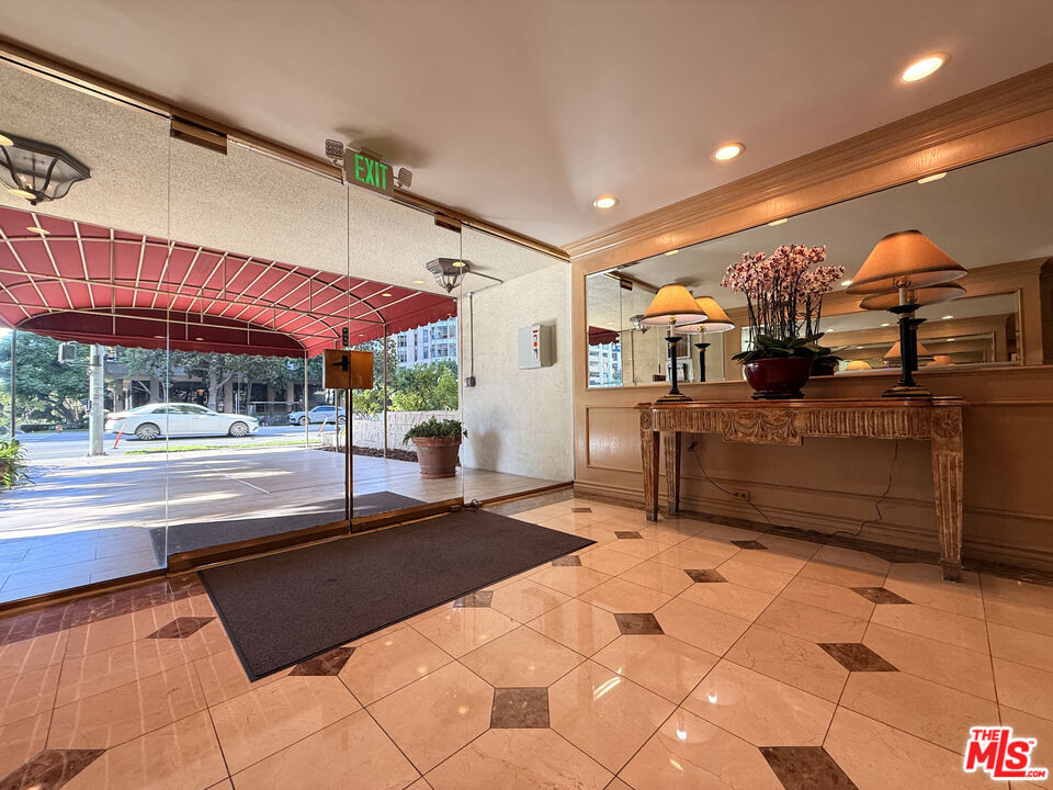 Residential Lease in Los Angeles 2