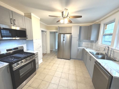 18 Richmond Pl, Stamford, CT, 06902-5601 | Card Image