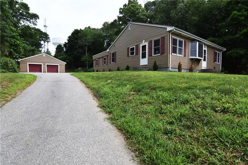 304 Getchell Ave, Woonsocket, RI, 02895-5917 | Card Image