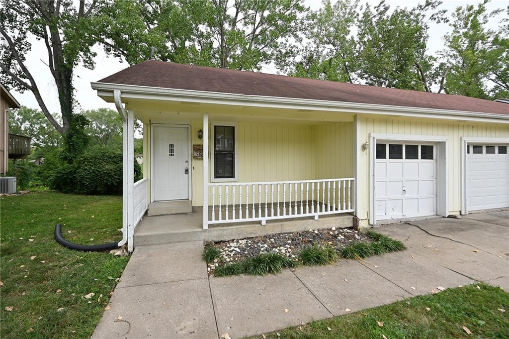 Homer White Rd, Parkville, MO 64152