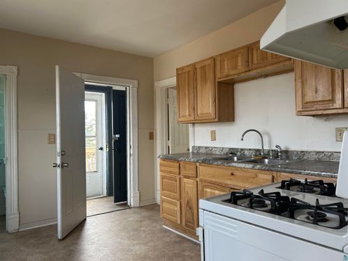 1302 W 1st St, Duluth, MN, 55806-3552 | Card Image