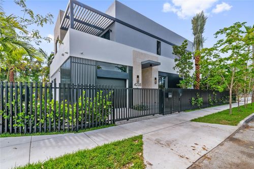 4235 Nw 1st Ave, Miami, FL, 33127-2863 | Card Image