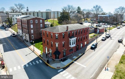 fl-1st-200 Main St, ROYERSFORD, PA, 19468-2255 | Card Image