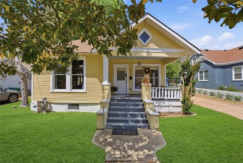 805 E Academy St, Brenham, TX, 77833-3230 | Card Image