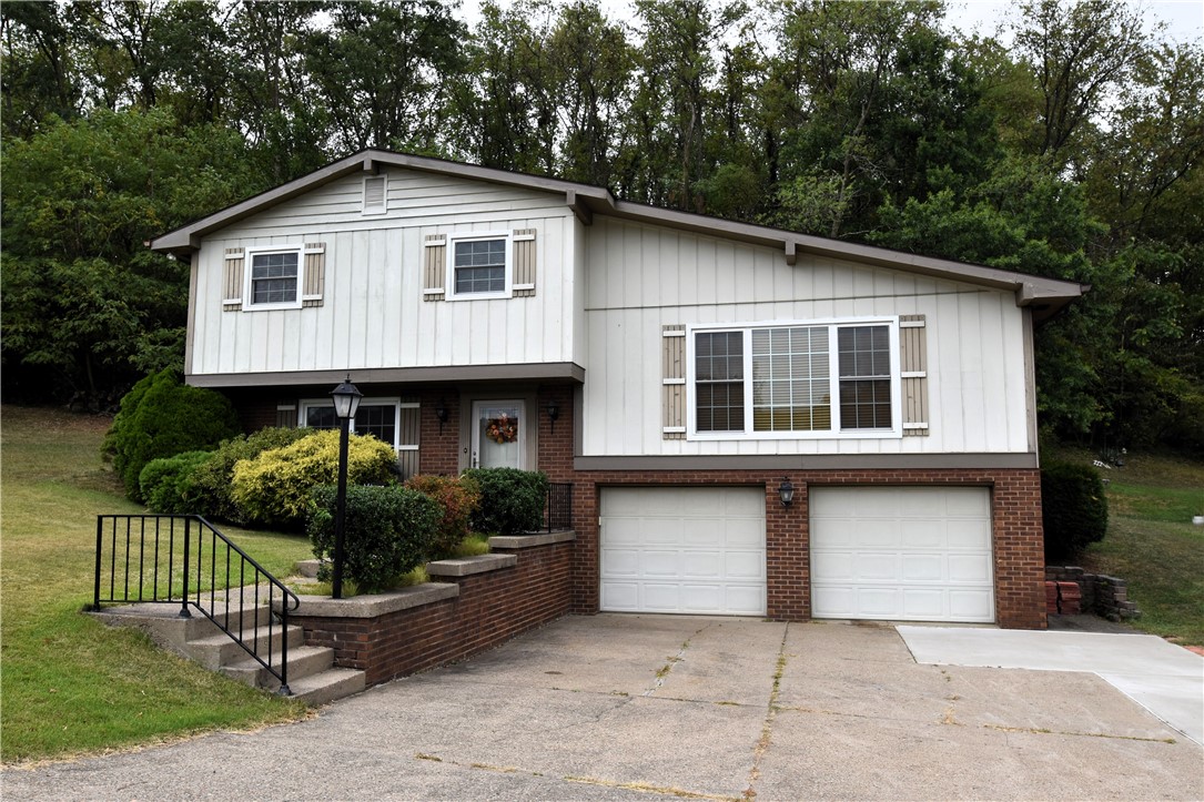 Melrose Dr, New Stanton, PA 15672