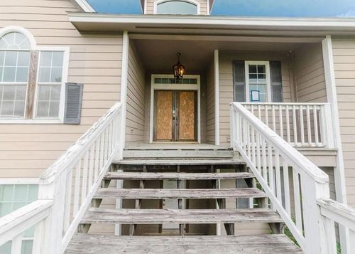 115 8th St, San Leon, TX, 77539-2465 | Card Image
