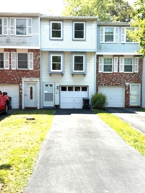 937 Lynwood Ct, Cranberry Twp, PA, 16066-6640 | Card Image