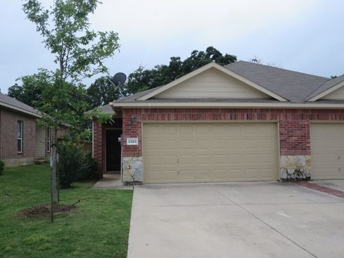 1305 Ravenwood Dr, Mansfield, TX, 76063-6063 | Card Image