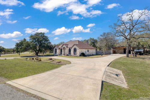 229 Legacy Trail Dr, La Vernia, TX, 78121-5687 | Card Image