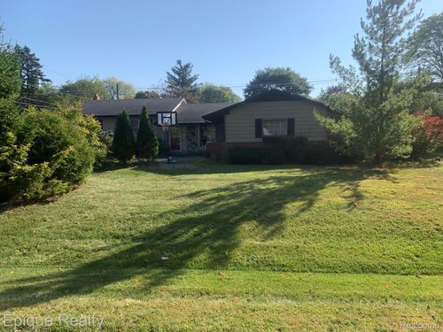 7335 Coach Ln, West Bloomfield, MI, 48322-4020 | Card Image