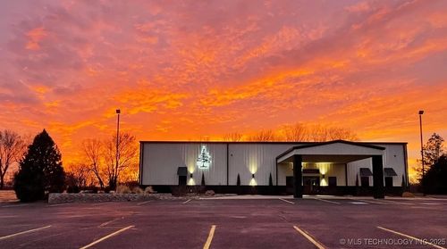 500 39th St, Grove, OK, 74344-3720 | Card Image