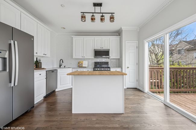 6063 Delaney Dr, Townhouse with 3 bedrooms, 4 bathrooms and 2 parking in Hoffman Estates IL | Image 6