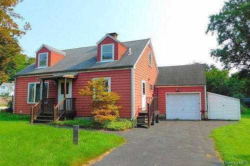 20 Farm Ln, Hyde Park, NY, 12538-1928 | Card Image