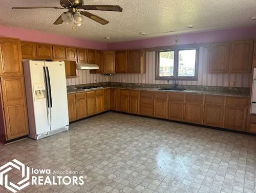 1773 C Ave, Knoxville, IA, 50138-8926 | Card Image