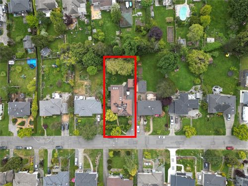 1637 Warren Gdns, Victoria, BC, V8S1S9 | Card Image