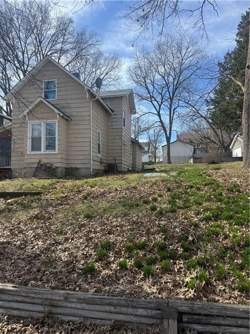 1424 6th Ave, Leavenworth, KS, 66048-3227 | Card Image