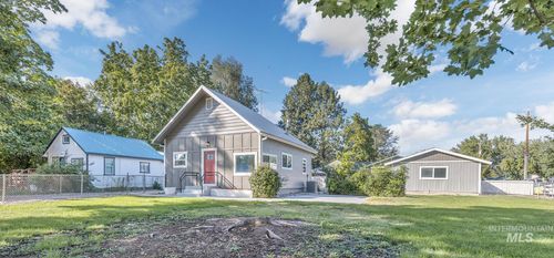 824 E Main St, Weiser, ID, 83672-2338 | Card Image
