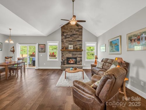 231 Leyland Cir, Hendersonville, NC, 28792-0498 | Card Image