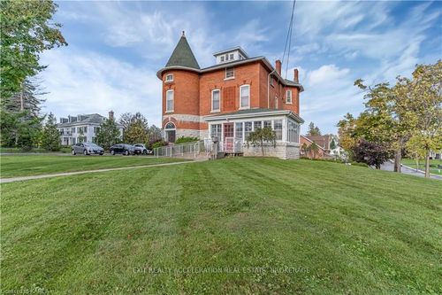 231 Dundas St W, Napanee, ON, K7R2A9 | Card Image